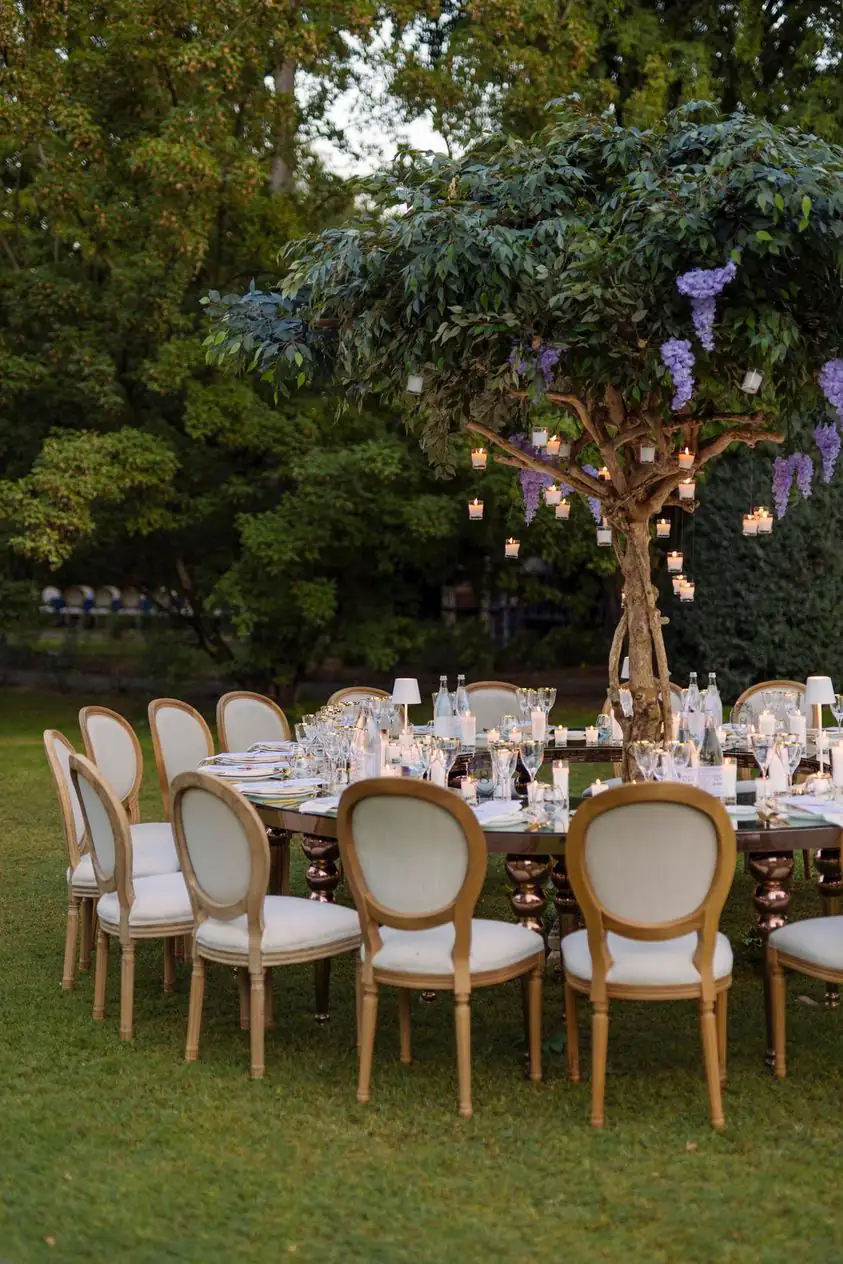 Alberi artificiali per l’allestimento di un matrimonio in villa