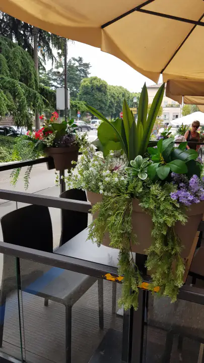 Balconiere e vasi fioriti artificiali pre-assemblati – foto 6