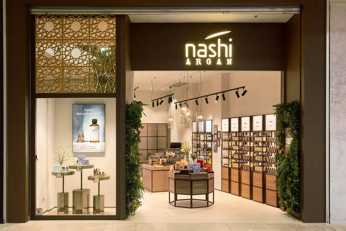 Store Nashi Argan con giardino verticale artificiale