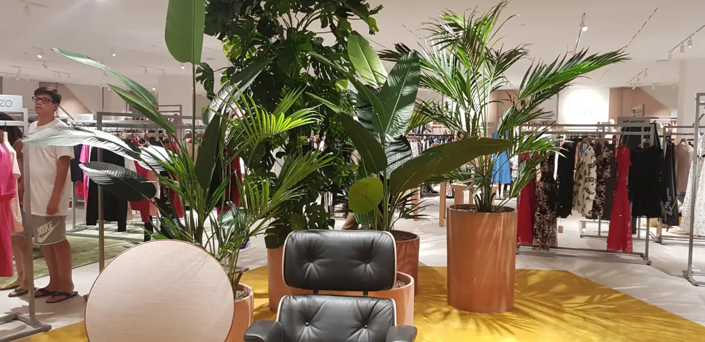 Concept La Rinascente allestito con piante artificiali LUX