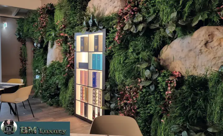 Pianta artificiale di design in un ambiente moderno
